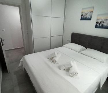 Nea Peramos House | Steps to the sea