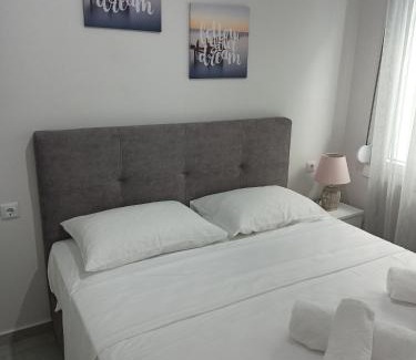 Nea Peramos House | Steps to the sea
