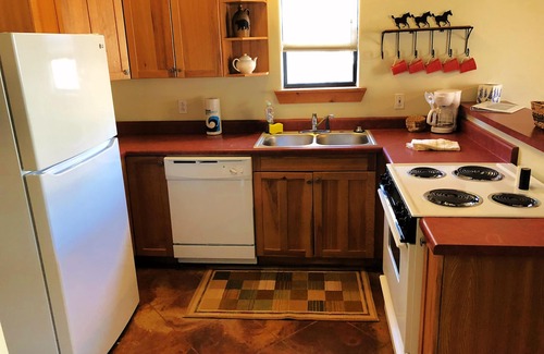 Kingsland Condo | ⭐ Steps2Lake ⭐ Perfect4Families ⭐Wifi⭐