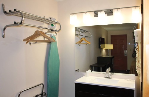 Niagara Falls Hotel | Sterling Inn Niagara Falls near IAG Airport