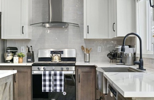 Austin House | 'Sterling Serenity' Pet Friendly! FirePit! Lake Austin Access!