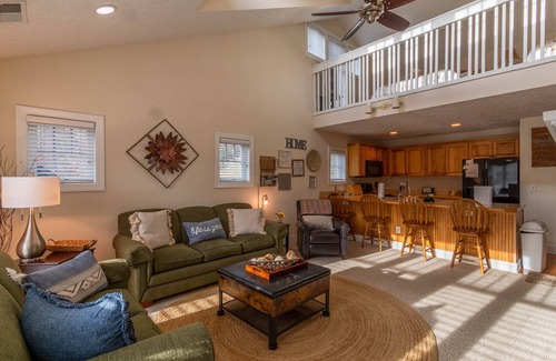Foscoe Condo | Still Lake Haven- Echota club amenities, walk to clubhouse