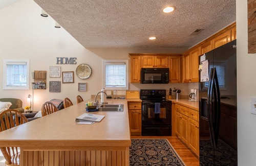 Foscoe Condo | Still Lake Haven- Echota club amenities, walk to clubhouse