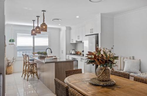 Lake Conjola House | Still Water on Aney