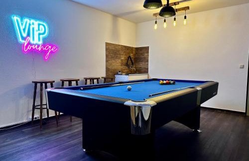 Neef Apartment | Stilvolle Wellness-Ferienwohnung in Neef Whirlpool, Sauna, Grill, Fitness, Billard & Moselblick