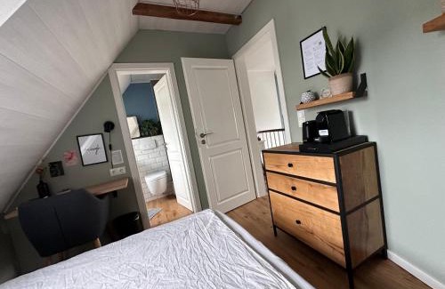 Mechernich House | Stilvolles Gästezimmer mit Bad in Mechernich-Zentrum