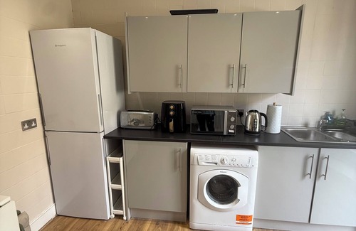 Stoke Newington Apartment | Stokey Skyline Retreat With Balcony