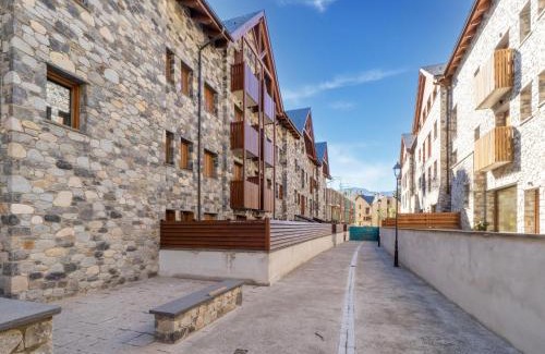 Benasque Apartment | Stone Chalet near Benasque and Scenic Lake