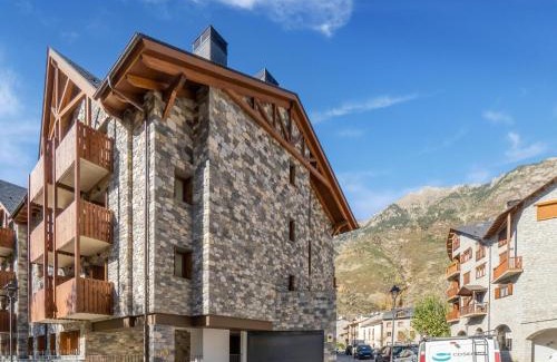 Benasque Apartment | Stone Chalet near Benasque and Scenic Lake