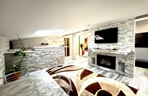 Kamenets-Podol'skiy Apartment | Stone City Apartment in Park Zone
