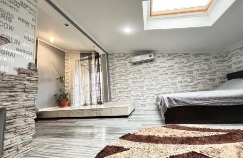 Kamenets-Podol'skiy Apartment | Stone City Apartment in Park Zone
