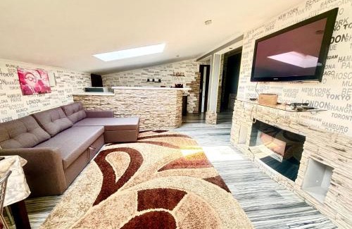 Kamenets-Podol'skiy Apartment | Stone City Apartment in Park Zone