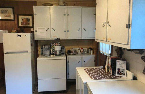 Gerton Cottage | Stone Cottage is located in a beautiful mountain gorge