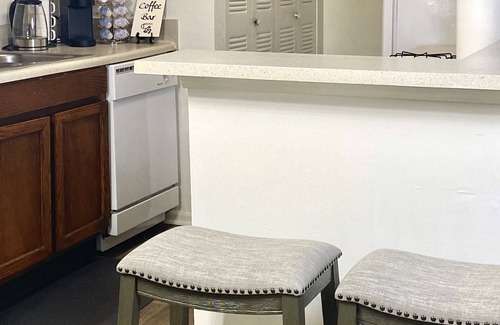 Stone Mountain Apartment | Stone Mountain Retreat: Cozy 1BR Oasis W/ Parking