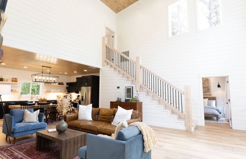 Pickens Cabin | Stone+Pine Pet Friendly High Design w SOLO STOVE
