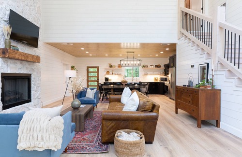 Pickens Cabin | Stone+Pine Pet Friendly High Design w SOLO STOVE