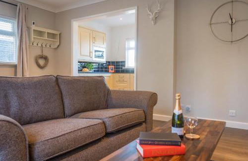 Ryde House | Stone's Throw Away from the English Channel! -Family and Dog Friendly
