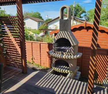 Ryde House | Stone's Throw Away from the English Channel! -Family and Dog Friendly