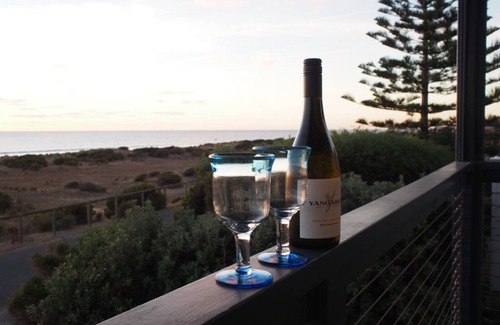 Silver Sands House | Stone's Throw Beachfront - ideal for couples or perfect for the family