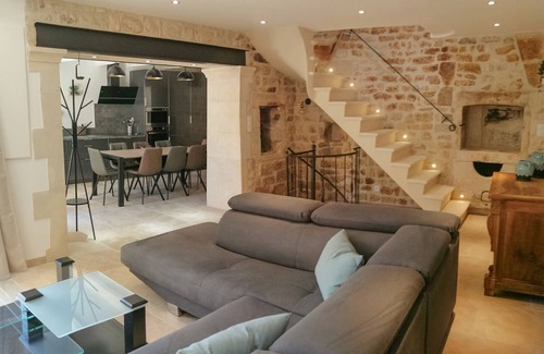 Saint-Restitut Ski Chalet | Stone village house with pool, Saint-Restitut – Drôme Provençale