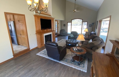 Stillwater House | Stonebridge Country Retreat - Minutes from Stillwater!