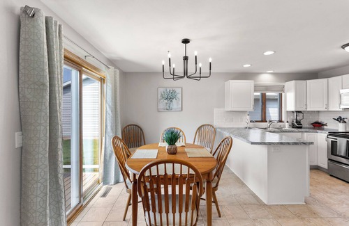 Kimberly House | Stonegate-Beautiful 3BR, 2 King beds, fenced yard, shuffleboard, grill,