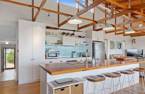 Carrickalinga House | Stones Throw - 26 River View Drive