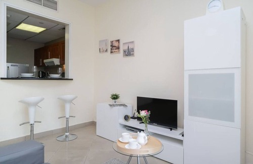 Jumeirah Lake Towers Apartment | StoneTree - Icon 2 Studio - Chic Apartment