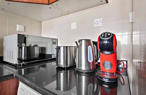 Jumeirah Lake Towers Apartment | StoneTree - Icon 2 1BR - Family-friendly Community