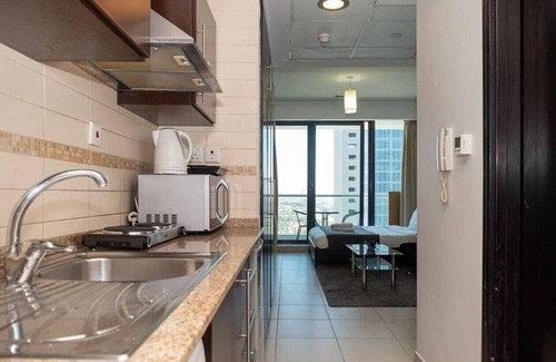 Jumeirah Lake Towers Apartment | StoneTree - GoldCrest View 2 Studio - Family-friendly Community