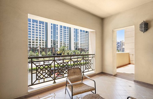 Palm Jumeirah Apartment | StoneTree - Luxury 1 BR - Beach Access
