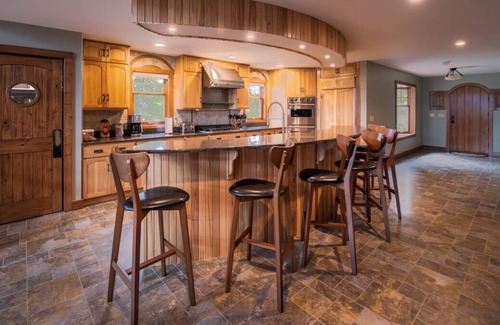 Three Lakes Cottage | Stony Crest Cabin - On Lakefront - Large Family-Sized Cabin w/ Games and Theater