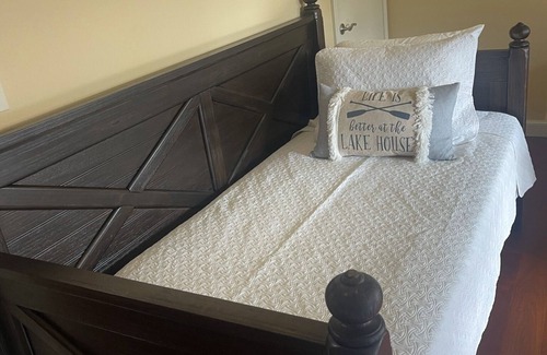 Dennis Resort | Stony Point Gated Resort All Exclusive: The Lodge, and 4 Cabins