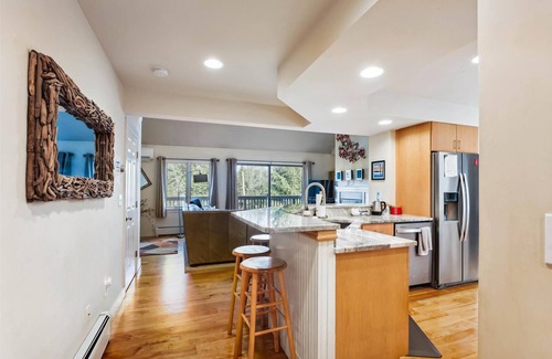 Stowe Area Condo | Stonybrook Retreat: 3 br, wood fireplace, game room, a/c, summer pool & community amenities!
