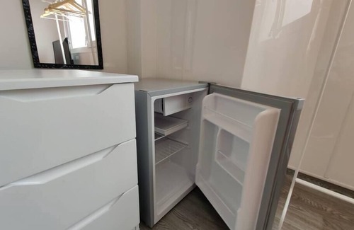 St. Thomas Apartment | Stop at the Osterley - Room 5