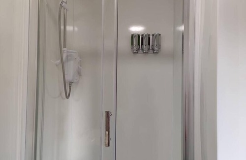 St. Thomas Apartment | Stop at the Osterley - Room 5