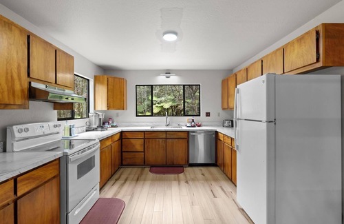 Volcano House | Stop Looking, you've found it! Pool Table, Gameroom, & Toddler Playroom.