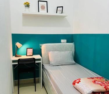 Al Barsha 1 House | Stop Over Partition Room in Al Barsha 1 Near Mashreq Metro
