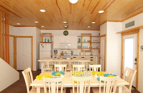 Old Town House | ⛱Stop Scrolling! Our beautiful❤ Coastal home will make everyone happy! Pool🏝