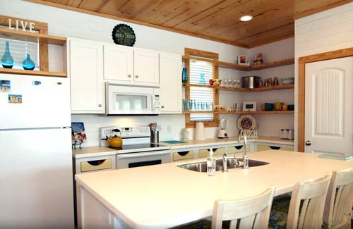Old Town House | ⛱Stop Scrolling! Our beautiful❤ Coastal home will make everyone happy! Pool🏝