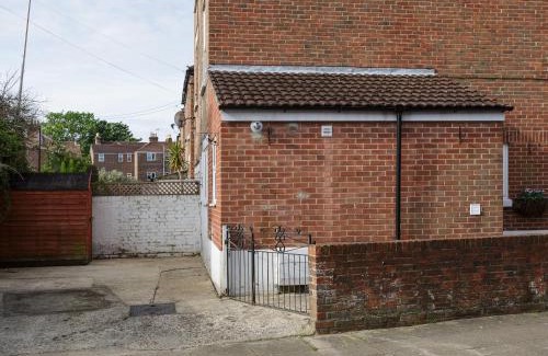 Southsea Apartment | Stopover at LOWCAY APARTMENT D with allocated parking