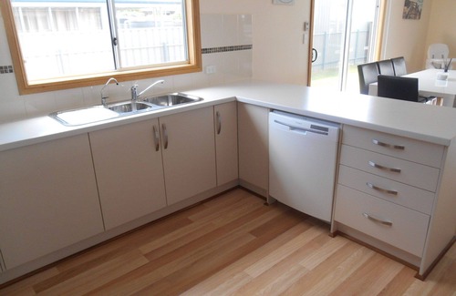 Port Vincent House | Stormbird Retreat -Walking distance to beach, Shops & Pub - Off Peak Special!