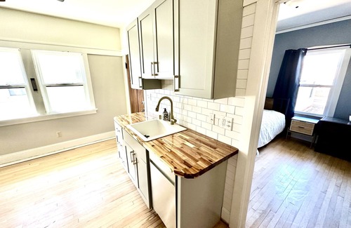 Milwaukee House | Story Hill Bungalow walking distance to ballpark