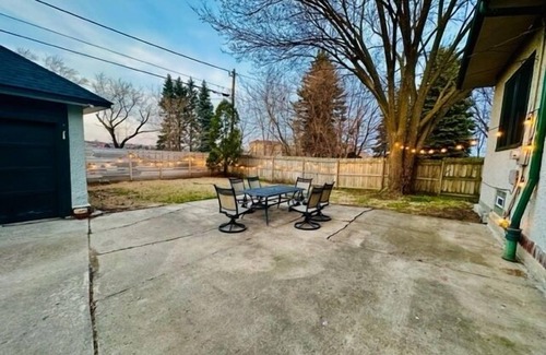Milwaukee House | Story Hill Bungalow walking distance to ballpark