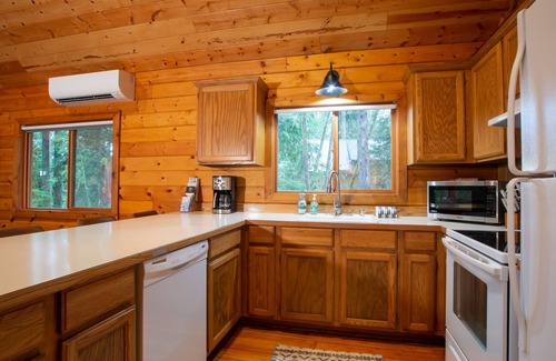Glacier House | Storybook Creekside Log Cabin near Mt Baker with trail access