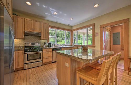 Hood River House | StoryBook Glade Historical Homestead with Views!