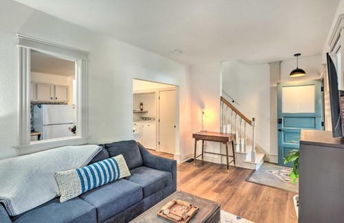 Milwaukee House | Storyhill Townhome about half Mi to Brewers Stadium