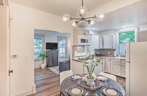 Milwaukee House | Storyhill Townhome about half Mi to Brewers Stadium
