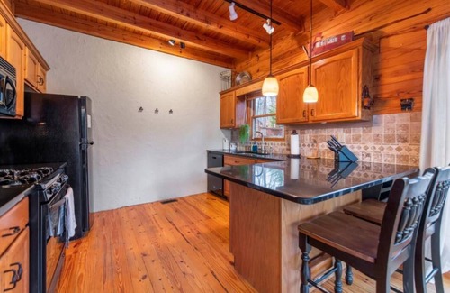 Blue Ridge Cabin | *Storytellers Cabin* Arcade~Hot Tub~Rustic~Family