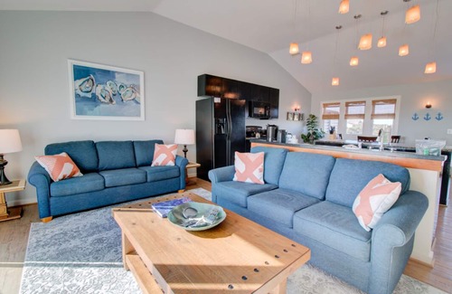 Hatteras Condo | Stowe Retreat of Hatteras, Pool Access, Pet Friendly, Above Shopping Plaza!